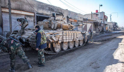 Турция струпва танкове и войници на границата със Сирия
