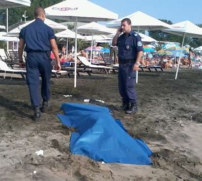 Труп на удавник изплува на плаж „Хармани“ в Созопол