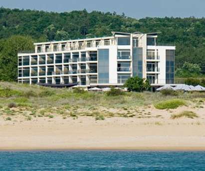 Туристи в потрес: Хотел „Южна Перла” край Каваци е в полето, а не до морето