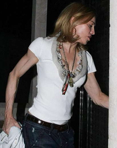 Мадона призна: изнасилиха ме с нож в гърба на покрива на сграда