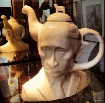 Скулптор изтипоса Путин върху чайник заради отравянето на Литвиненко с чай?