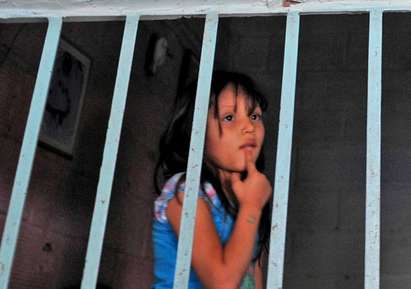 Колумбийска наркобанда продава 10-годишни девойки за оргии