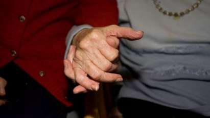 Възрастни съпрузи загинаха в катастрофа, хванати за ръце