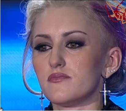 Гласувайте за нашата Таня, тя плаче на сцената!