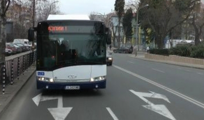 Жители на м. с. Черно море вървят 2 км пеш до автобуса за Бургас