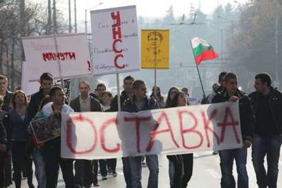 София ври - над 15 000 души шестват с искане за оставка на кабинета "Орешарски