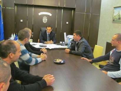 Кметът Димитър Николов помага за нов стадион на „Нефтохимик“
