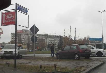 Джип „Тойота” и стар „Форд” се сблъскаха на кръговото край „Мираж” в Бургас