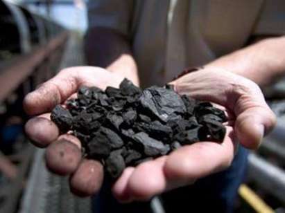 Отоплителен хит в Айтос: Бабите разфасоват въглищата по дни