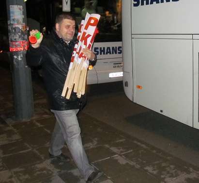 БСП потегли с тромби, свирки и сандвичи с три автобуса от Бургас за митинга в София