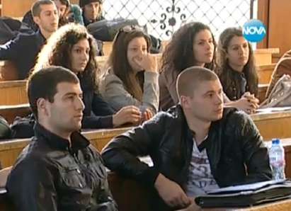 Студенти се готвят за блокада на парламента, професорите им представят план за наваксване