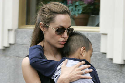 Анджелина Джоли се сбогувала с децата си, оставила им предсмъртно писмо