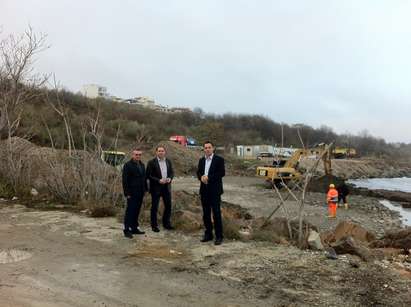 Депутати от ГЕРБ и кметът Димитър Николов провериха работата по новия порт в кв. Сарафово