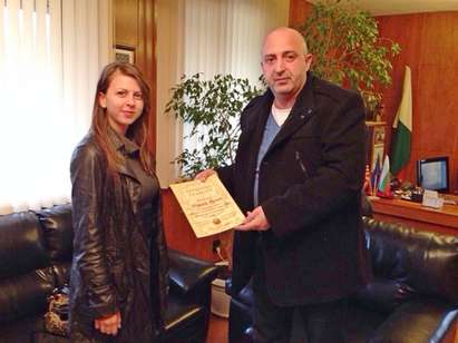 Кметът на Малко Търново получи грамота за добра работа с младите хора