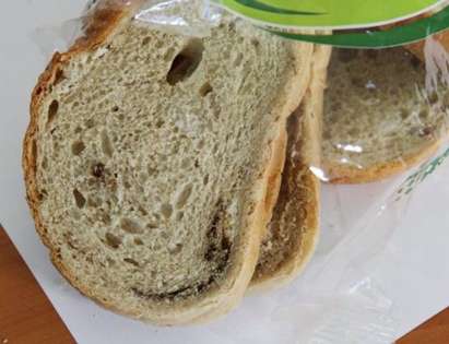 Семейство в потрес: Хлябът им се оказа тъпкан с черни парцали