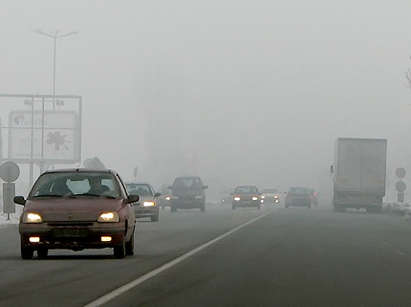 Мъгла и вятър на магистрала Тракия, внимавайте