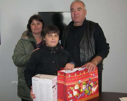 ГЕРБ-Бургас дари инхалатор за лечение на 9-годишния Ангел