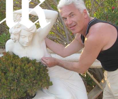 Волен Сидеров тъне в разкош в най-скъпия хотел в света - "Джордж Пети", опипва статуи
