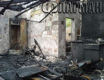 Деветима пожарникари гасиха пламналото кафе в бургаското училище „Константин Преславски”(СНИМКИ)