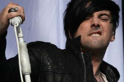 Осъдиха фронтмена на Lostprophets на 35 години затвор за педофилия
