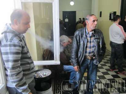 В Гърция пушат навсякъде. Дори в съдебните зали и в кметствата. Ама ние сме повече европейци от тях!
