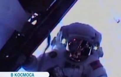 Двама астронавти посрещат Бъдни вечер в космоса