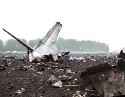 Ан-12 рухна върху военни складове, 9 загинаха
