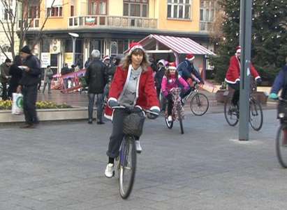 Бургас изпрати 2013 г. с шествие на колела, градът става все по-популярен със своите велосипеди