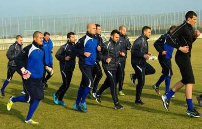 Черноморец започна само с 10 футболисти, надява се на чудо