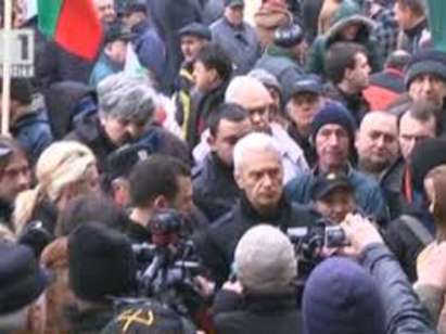 Митинг "Имунизирай България срещу Волен" провеждат под прозорците на Цацаров