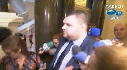 Конституционният съд решава за Пеевски
