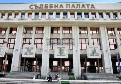 Адвокат, поискал 8000 лева от клиент за подарък на прокурор, се изправя на съд в Бургас