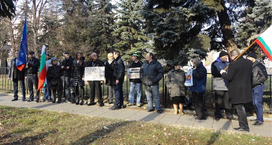 НФСБ протестира пред МВнР в защита на българското малцинство в Сърбия