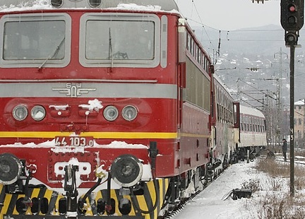 Влак закъса край Айтос, жп линиите към Бургас и към София са блокирани