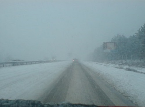 Магистрала Тракия край Бургас е затворена заради навявания на сняг и лоша видимост