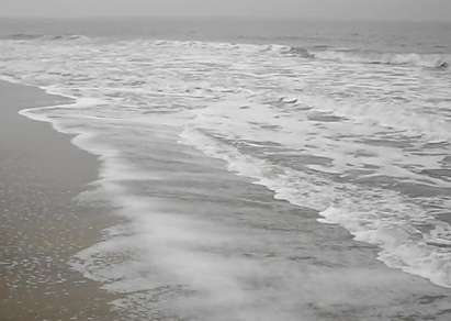 Морето погълна плажа в Ахтопол