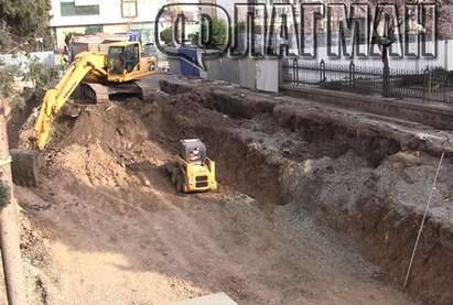 Почна прокопаването на подземната улица в Бургас, 5-метров трап зейна до Съдебната палата