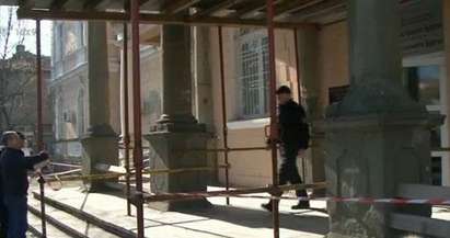 Терасата на Стария съд в Бургас пада, Институтът за културно наследство бави ремонта на сградата
