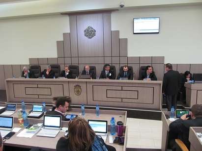 Спор в Общинския съвет за бъдещето на Бургас: да оре ниви или да пише европроекти
