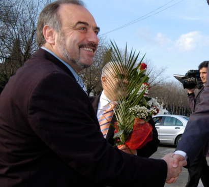 Ако не вкараме пакетирани стоки в будките за вестници, ще загинем