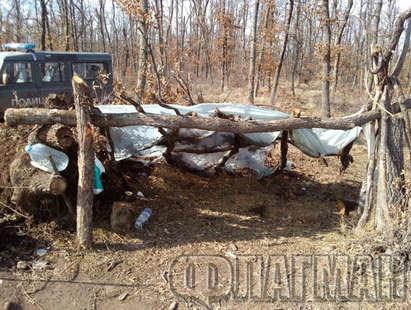 Вижте кучешкия живот на командированите бургаски полицаи на границата с Турция и Гърция (СНИМКИ)