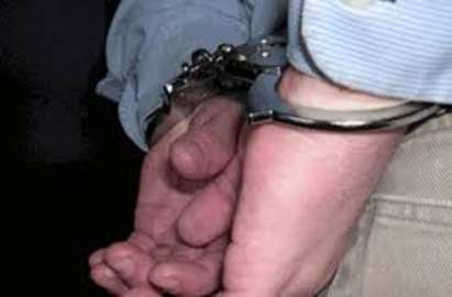 Хванаха в крачка ало-измамник, върлувал в Бургас, възрастна жена съдейства на полицията