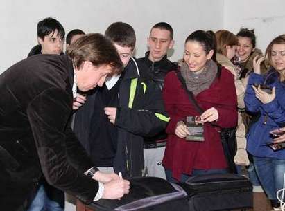 Преди гостуването в "Рубаят Мюзик" бардът Сергей Светлов посети Руската гимназия в Бургас