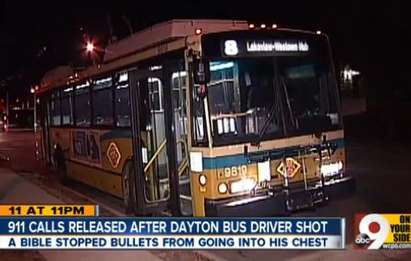 Библия спаси шофьор на автобус от два куршума