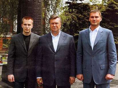 Янукович и синовете му са вече в Русия?