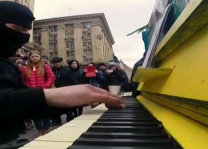 Екстремистът с пианото: Хората, които живеят с музика в сърцето, не могат да убиват
