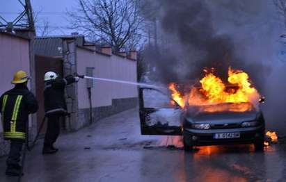 "Фиат Браво" изгоря пред очите на собственичката