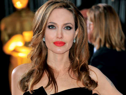 Анджелина Джоли пак ляга под ножа, маха си и яйчниците