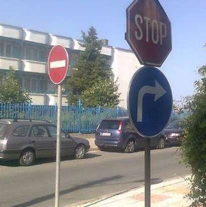 Пътни знаци поставят в шах шофьорите в Приморско