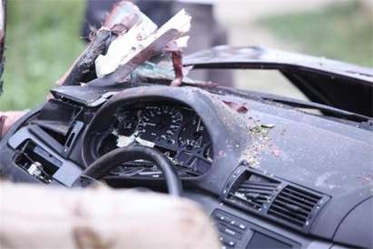 Бургазлийка влетя с колата си в сграда в центъра на Бургас, пострадаха децата й
